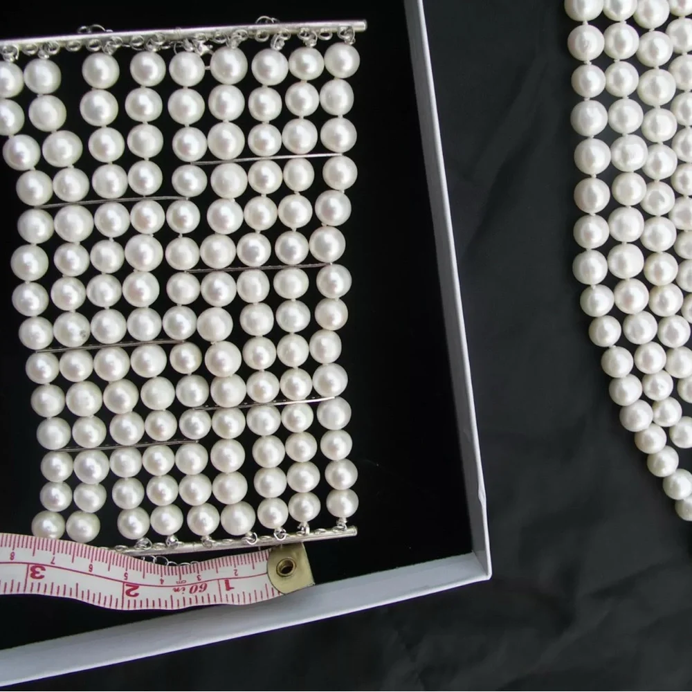 New Huge 14k gold 5 strand 10mm cultured pearl & 101.76 carat  Emerald bracelet - Picture 3 of 12
